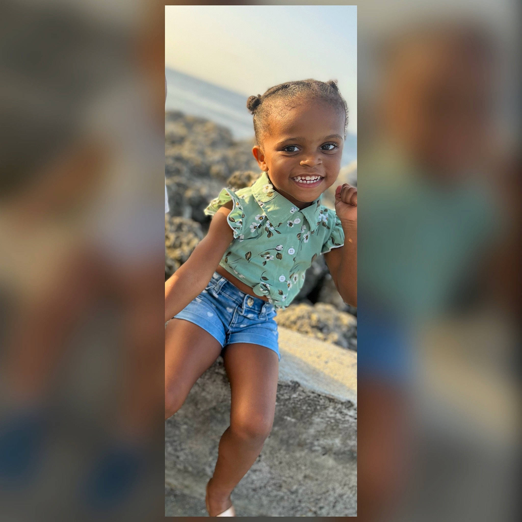 Taniyah participe au concours pour gagner de l'argent avec cette photo : baby, baby_toddler_clothing, child, denim, electric_blue, flash_photography, fun, happy, human_leg, joy, leisure, pattern, people_in_nature, person, portrait_photography, recreation, sitting, sleeve, smile, t_shirt