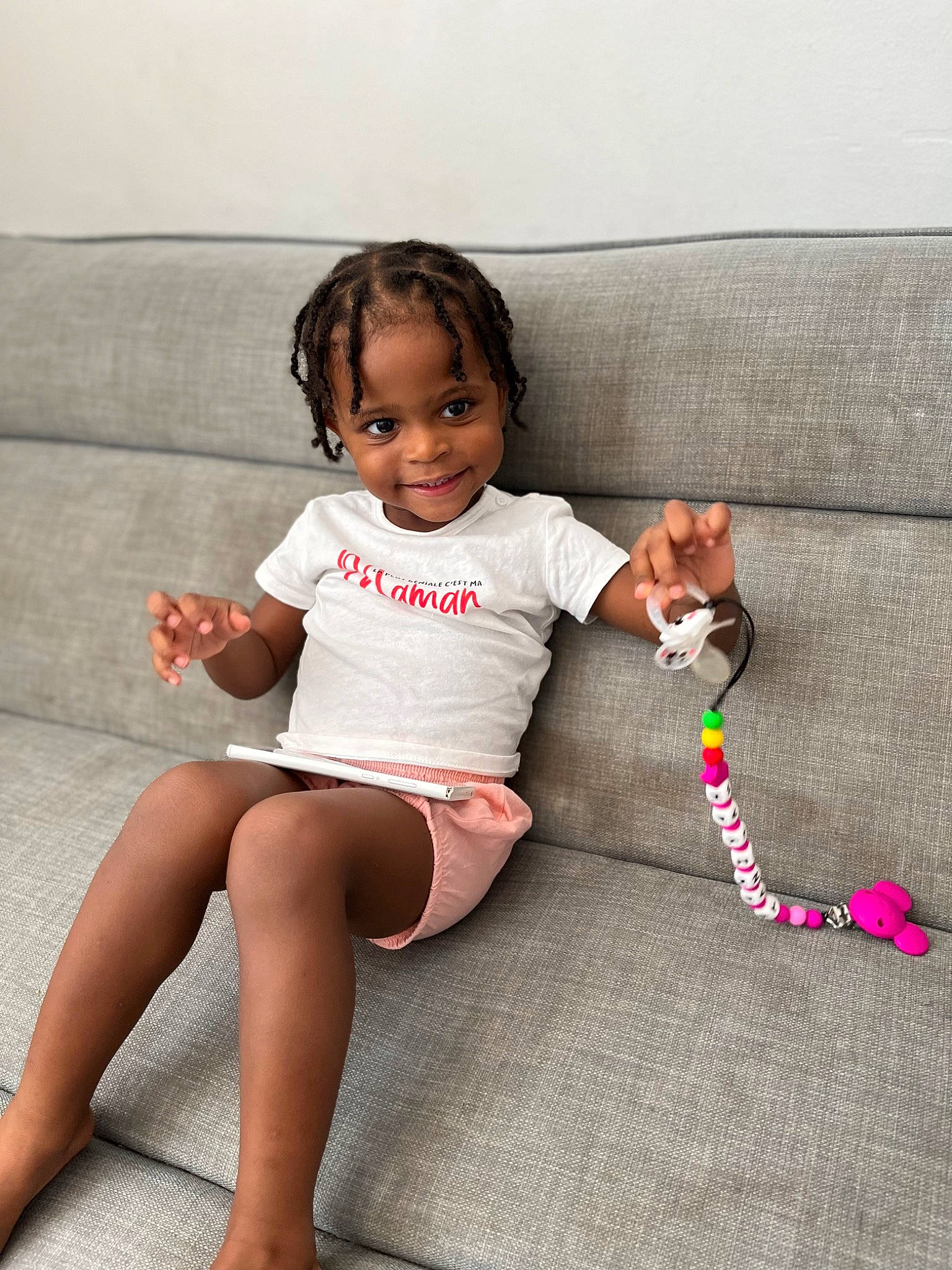 Taniyah participe au concours pour gagner de l'argent avec cette photo : baby, baby_toddler_clothing, child, comfort, elbow, face, foot, hair, head, human_leg, joint, joy, knee, leg, person, shorts, shoulder, skin, sleeve, t_shirt