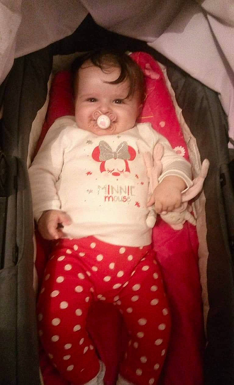 Dayanna a rejoint le concours — aidez-le/la à gagner de superbes lots ! baby, baby_products, cheek, child, design, joy, lip, pattern, person, pink, polka_dot, product, red, skin, smile, toddler