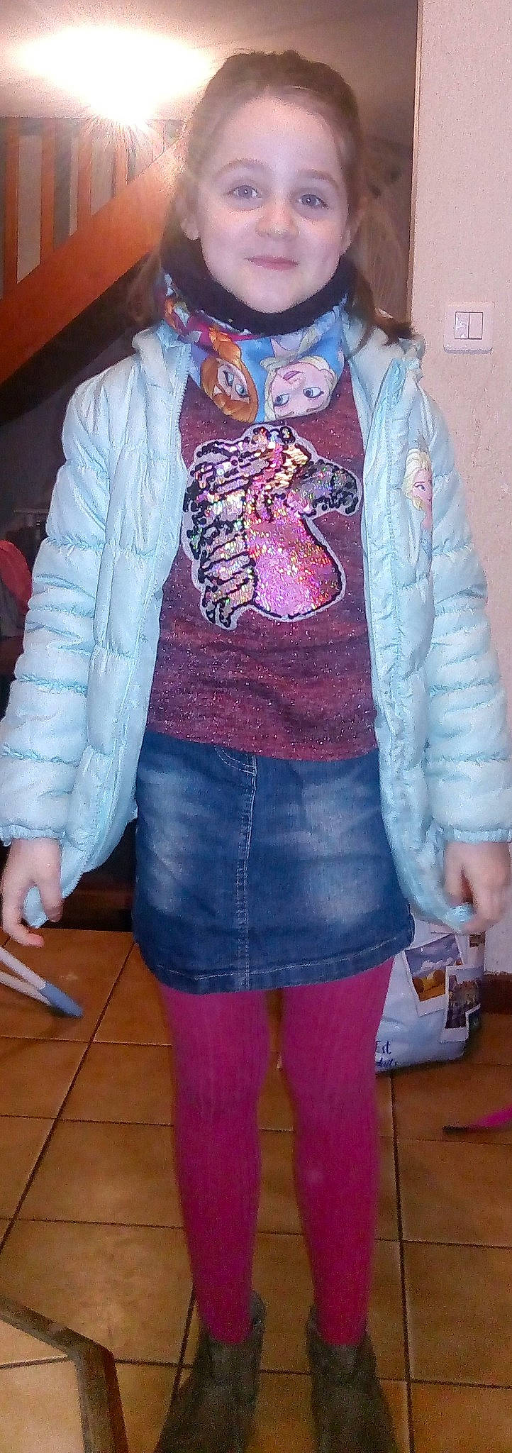 Aurelie participe au concours pour gagner de l'argent avec cette photo : art, costume, denim, fashion, footwear, fur, glasses, jacket, jeans, leg, outerwear, person, pink, shoe, style, textile, thigh, top