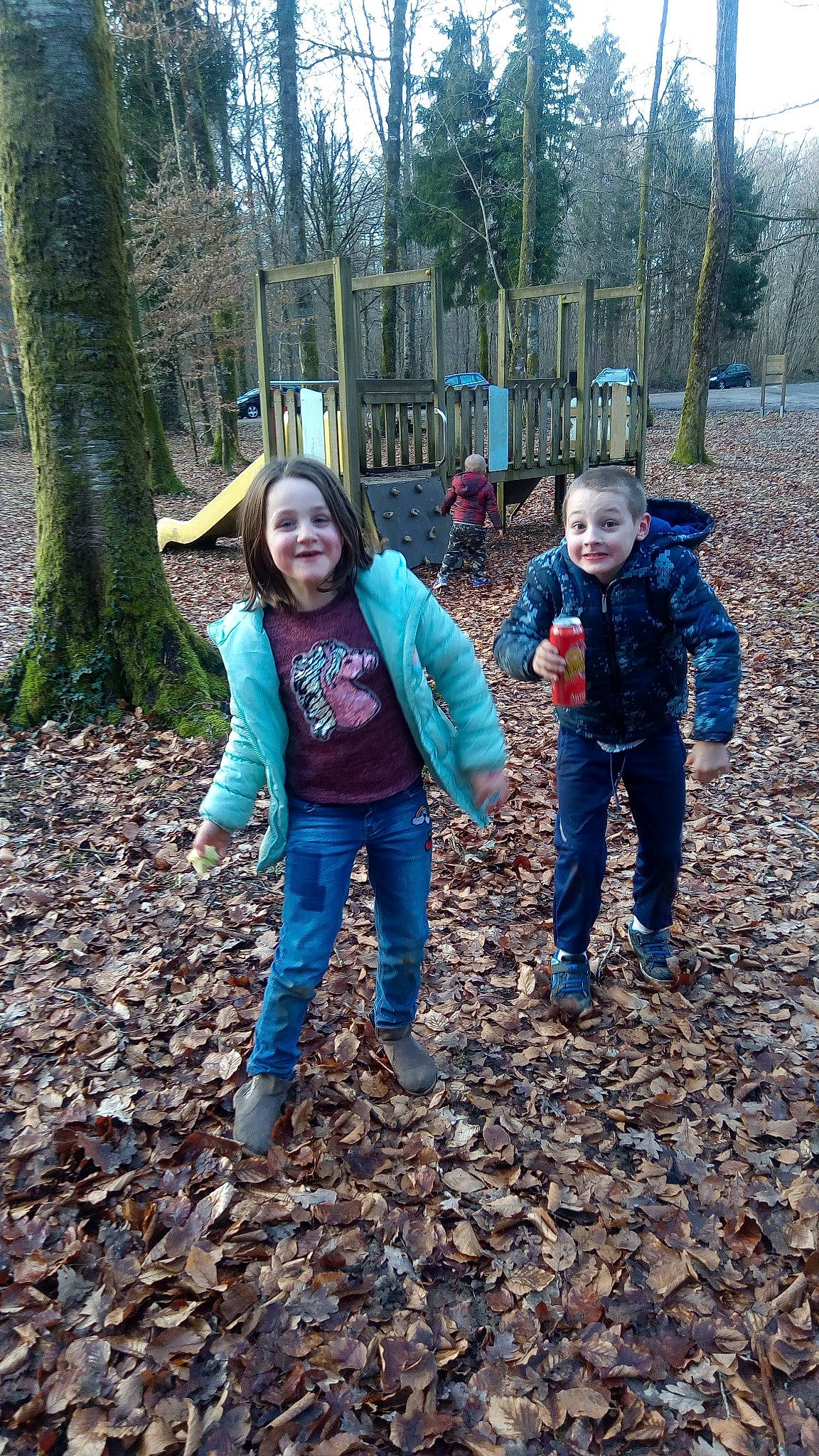 Aurelie a rejoint le concours — aidez-le/la à gagner de superbes lots ! adventure, child, forest, fun, joy, leaf, person, plant, play, recreation, smile, soil, style, trail, tree, vacation, wilderness, winter, woodland