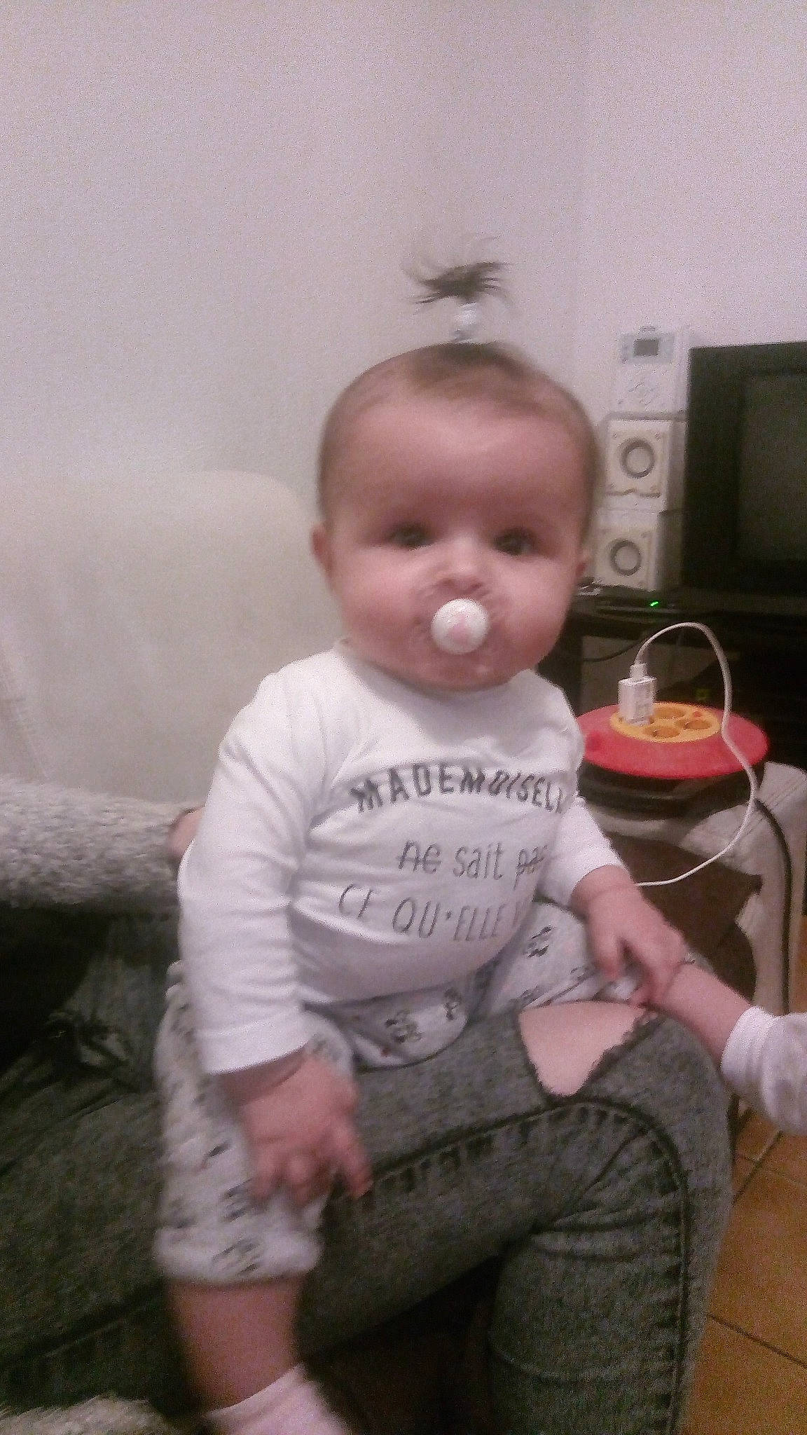 Dayana participe au concours pour gagner de l'argent avec cette photo : baby, baby_products, baby_toddler_clothing, cheek, child, joy, nose, person, sitting, skin, smile, standing, t_shirt, toddler