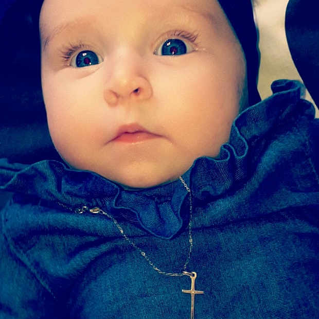 Sheyna a rejoint le concours — aidez-le/la à gagner de superbes lots ! beauty, black_hair, blue, cheek, child, ear, emotion, eye, face, forehead, girl, head, human, infant, mouth, nose, organ, person, skin, smile