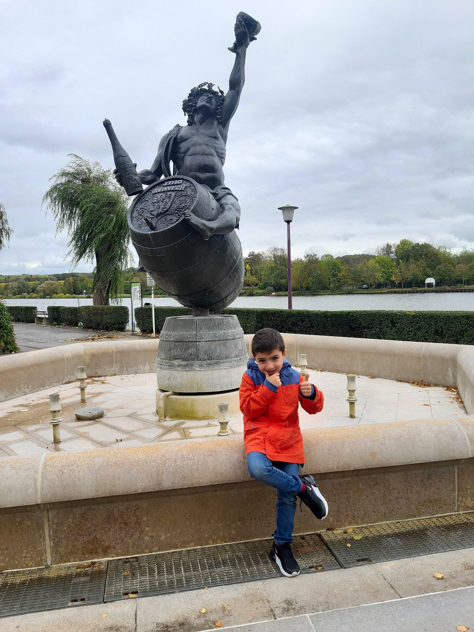 Patrick a rejoint le concours — aidez-le/la à gagner de superbes lots ! art, joy, monument, person, recreation, sculpture, statue, tourism, vacation, water