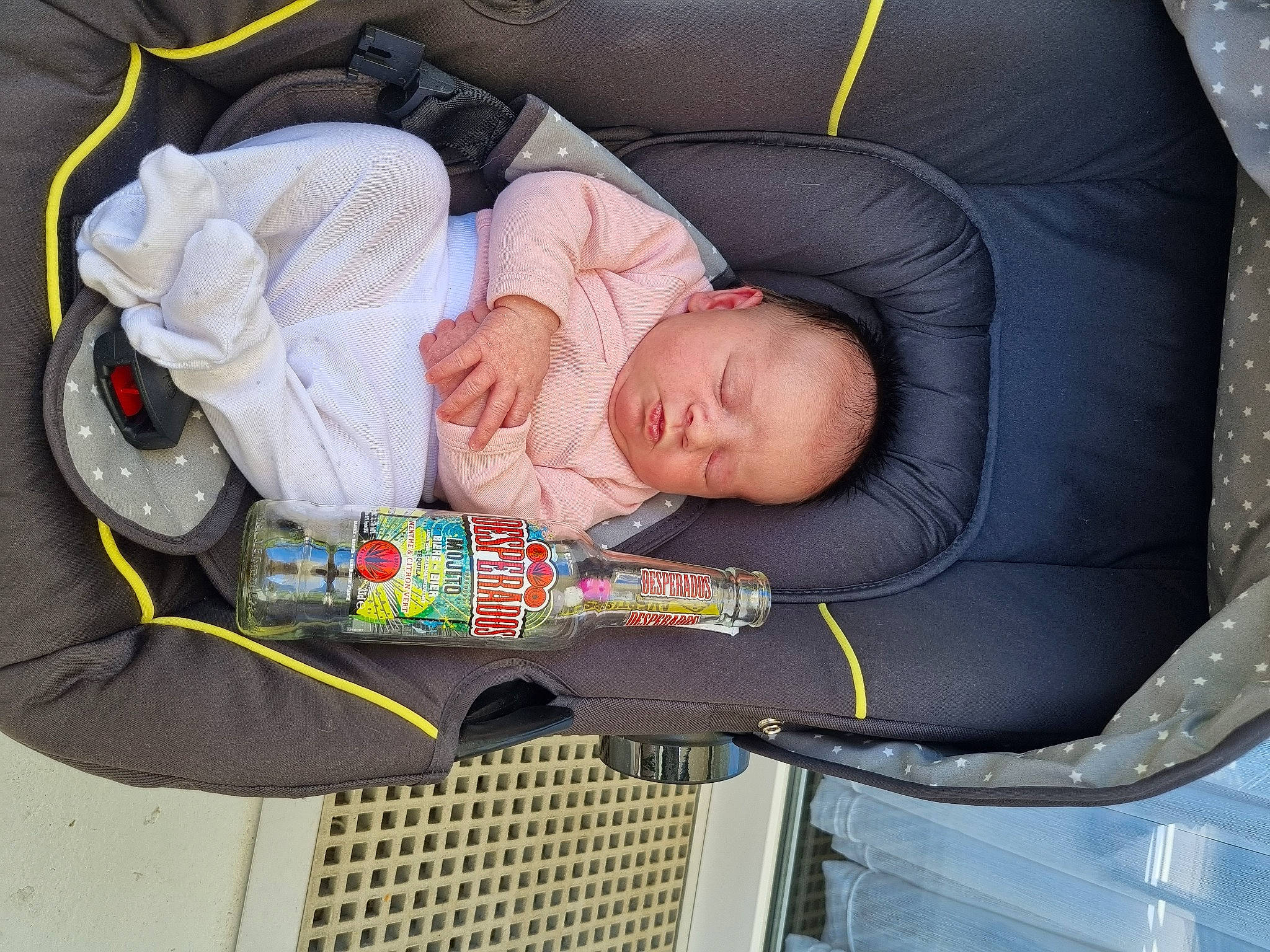 Louna participe au concours pour gagner de l'argent avec cette photo : baby, baby_carriage, baby_products, baby_sleeping, baby_toddler_clothing, car_seat, carmine, child, comfort, fun, hat, lap, nap, person, product, room, sitting, sleep, toddler