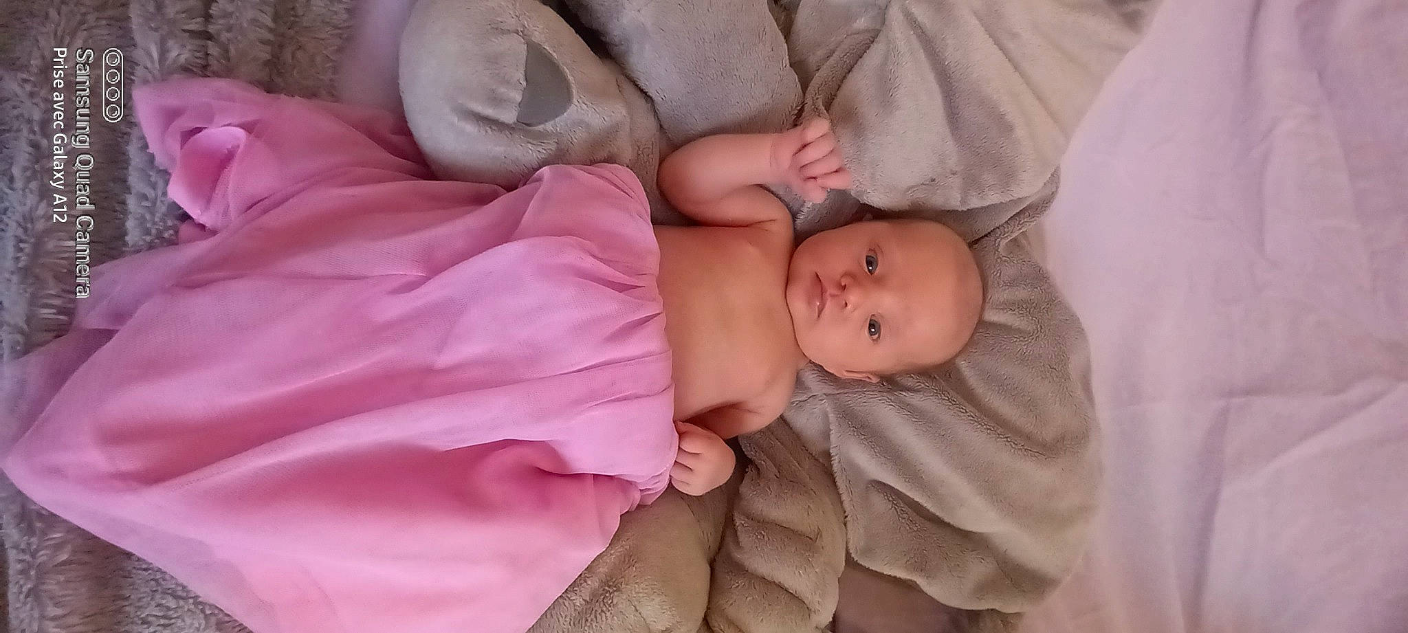 Alexia participe au concours pour gagner de l'argent avec cette photo : baby, baby_products, baby_toddler_clothing, cheek, child, comfort, eye, face, finger, hand, head, iris, linens, lip, nail, person, pink, product, skin, textile