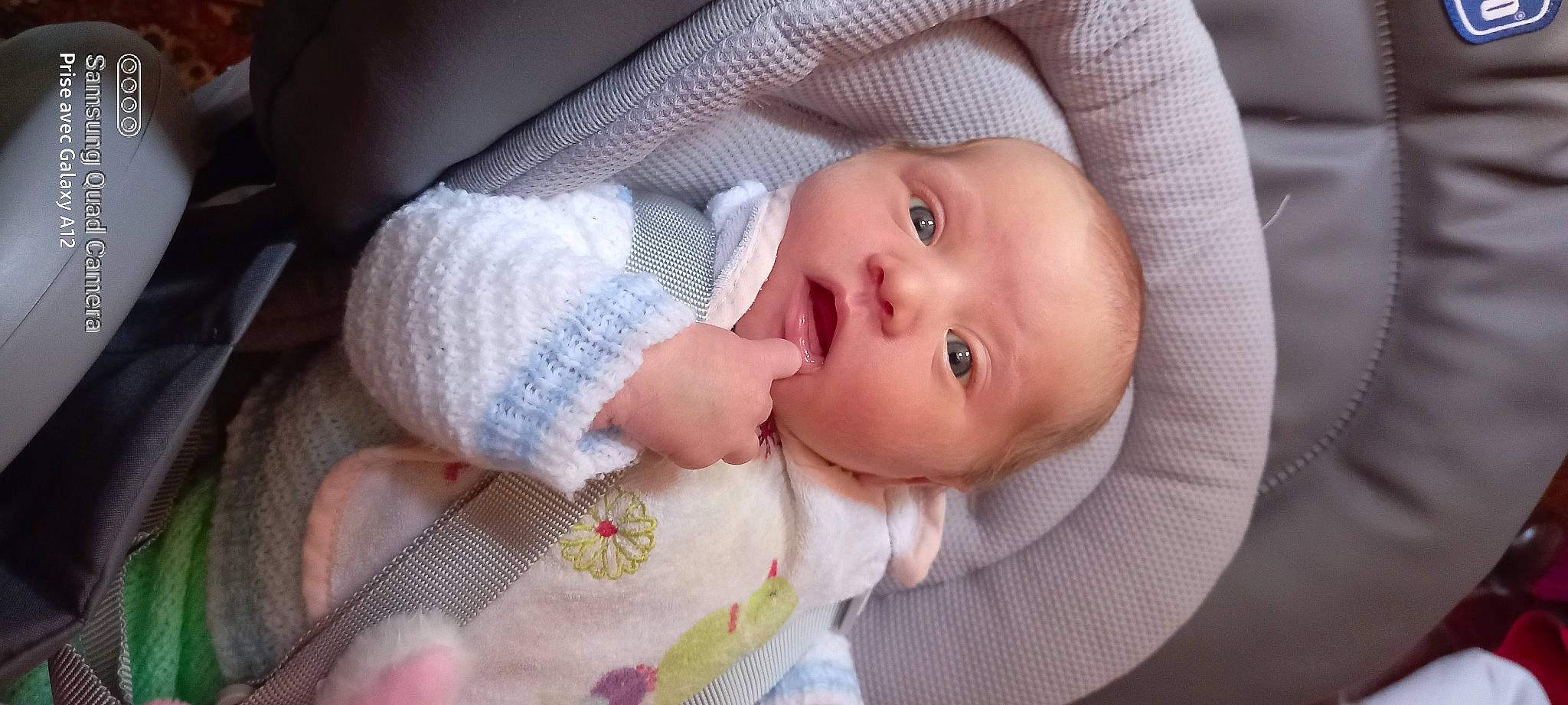 Alexia participe au concours pour gagner de l'argent avec cette photo : baby, baby_products, baby_toddler_clothing, cheek, child, close_up, comfort, eyebrow, eyelash, headgear, iris, lip, nose, pattern, person, portrait_photography, skin, sleeve, textile, toddler