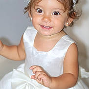 Maddy a rejoint le concours — aidez-le/la à gagner de superbes lots ! toddler, child, smiling, white_dress, bow, headband, pearl, earrings, portrait, happy, cute, baby, celebration, fashion, dress, girl, closeup, indoor, person, accessory