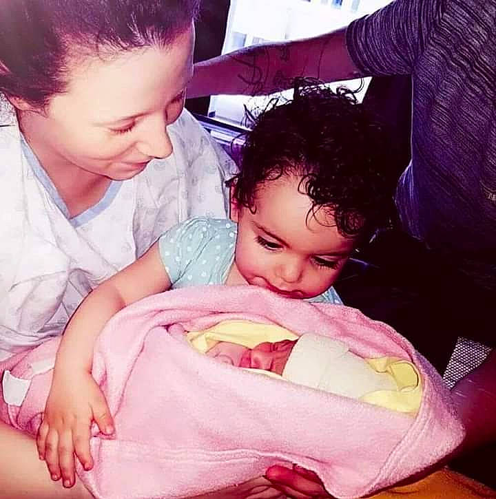 Yanis a rejoint le concours — aidez-le/la à gagner de superbes lots ! baby, birth, child, daughter, eye, hand, happy, joy, love, mother, nap, person, sibling, skin, sleep, smile, toddler