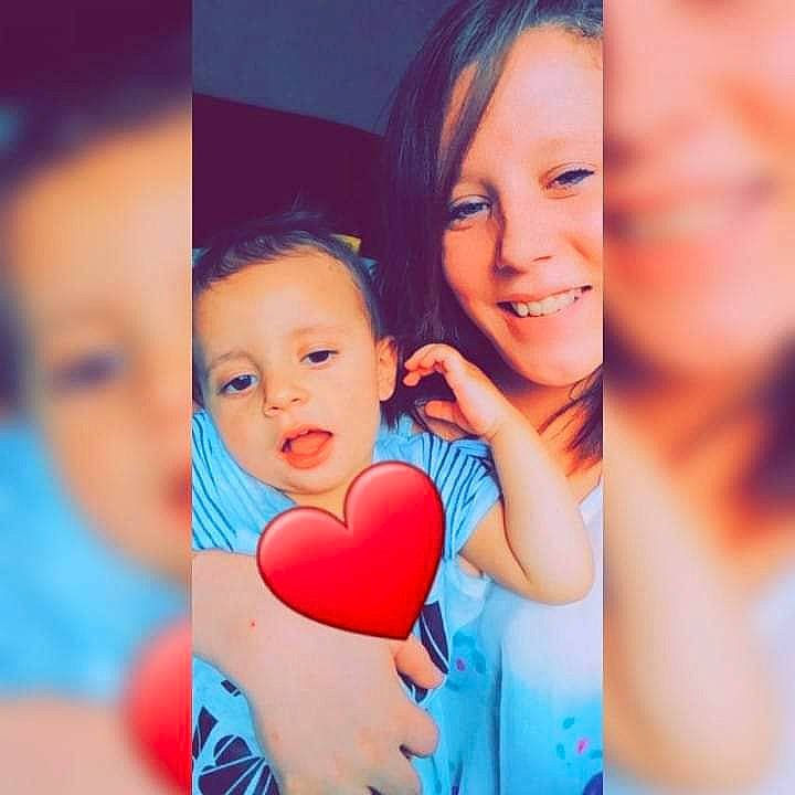 Yanis a rejoint le concours — aidez-le/la à gagner de superbes lots ! baby, child, daughter, facial_expression, family, fun, hand, happy, heart, joy, love, mother, nose, people, person, photography, play, skin, smile, toddler