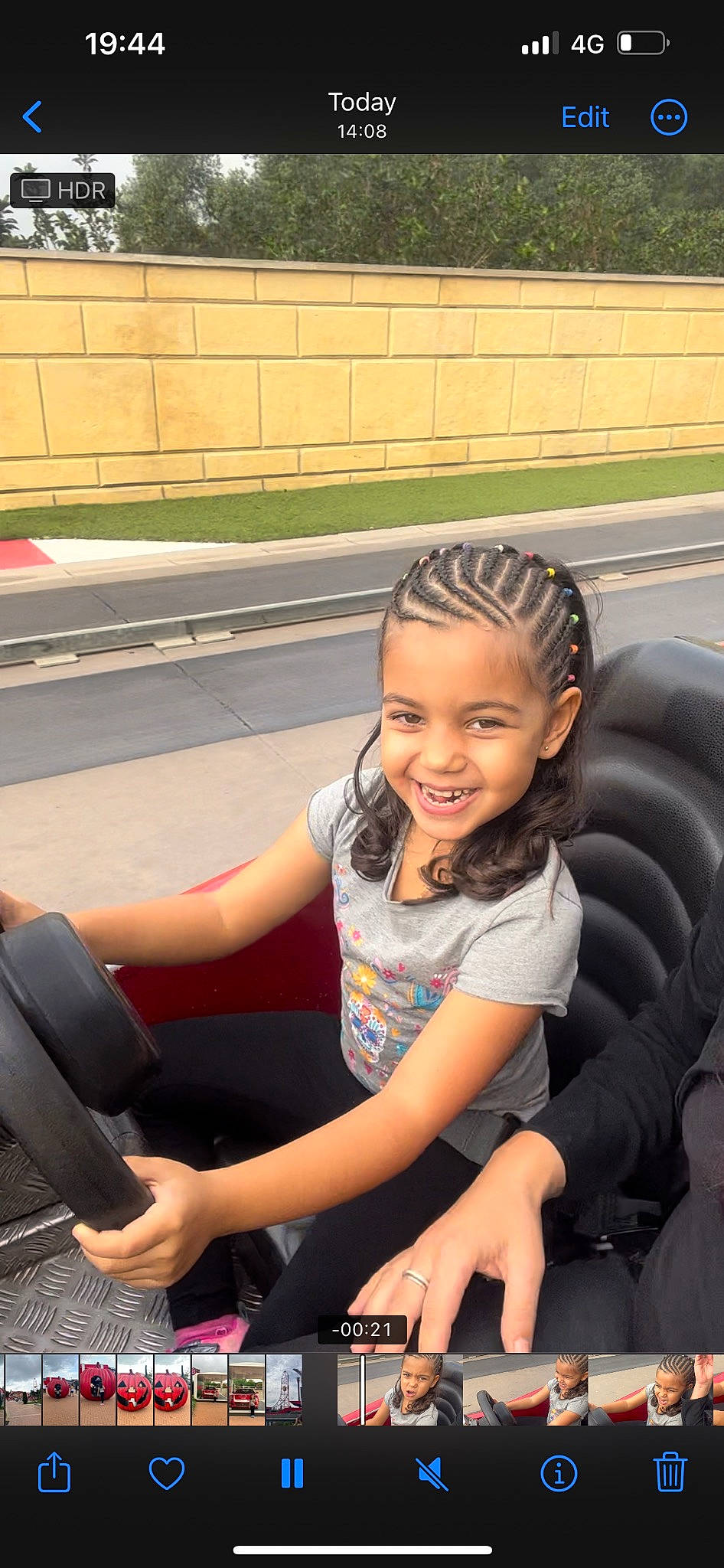 Hélène participe au concours pour gagner de l'argent avec cette photo : anger, automotive_design, automotive_tire, blond, child, fun, hairstyle, happy, human_leg, joint, joy, knee, lap, leisure, long_hair, motor_vehicle, person, sitting, smile, snapshot