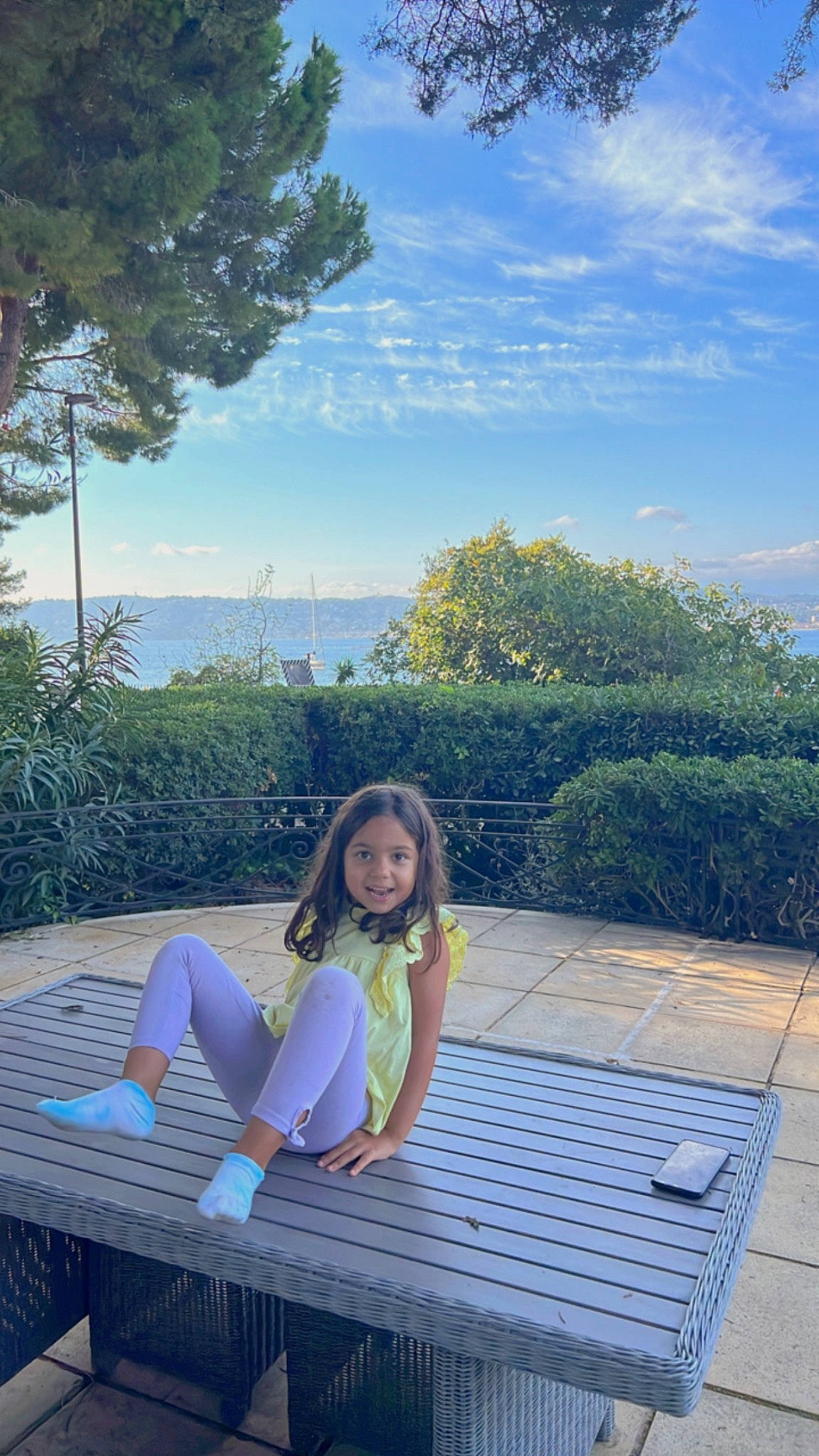 Hélène participe au concours pour gagner de l'argent avec cette photo : body_of_water, botany, cloud, daytime, grass, happy, joy, leaf, leisure, morning, nature, outdoor_furniture, people_in_nature, person, plant, sky, smile, sneakers, sunlight, thigh