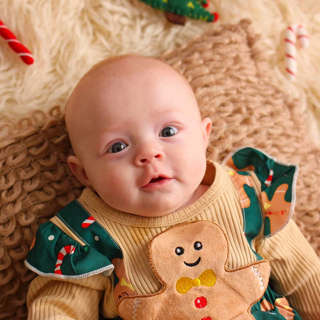 Stella is registered to the contest to win money with this photo: applique, baby, blanket, bodypart, cushion, face, finger, hand, happy, head, homedecor, newborn, pattern, person, photography, portrait, quilt, sitting, smile, toy