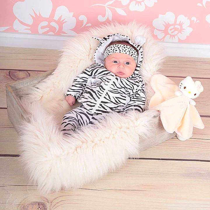 Louane participe au concours pour gagner de l'argent avec cette photo :