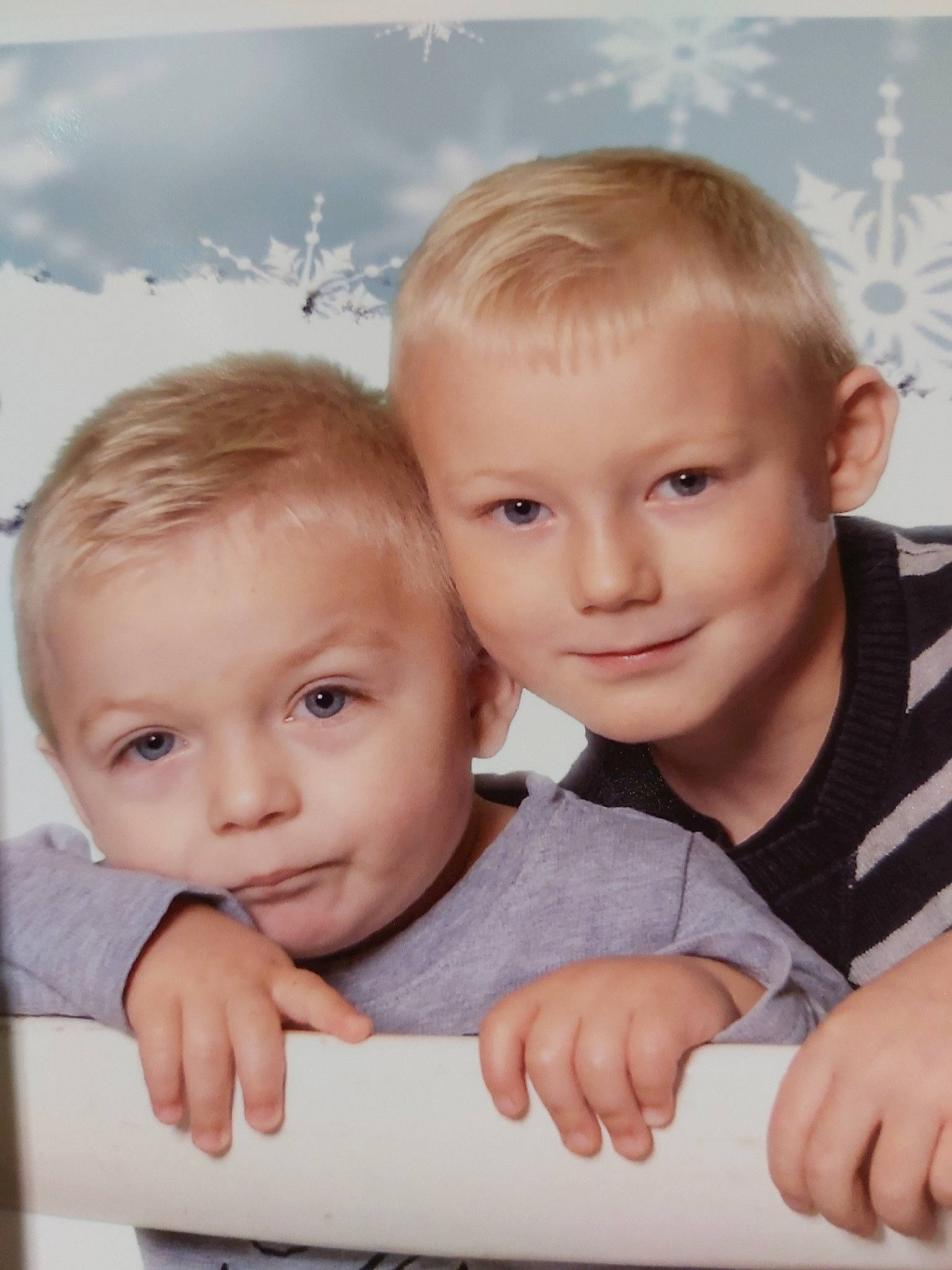 Timoty a rejoint le concours — aidez-le/la à gagner de superbes lots ! baby, cheek, child, gesture, joy, person, sibling, skin, smile, toddler