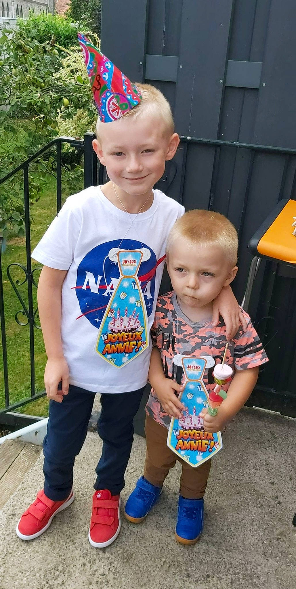 Timoty participe au concours pour gagner de l'argent avec cette photo : child, joy, person, t_shirt, toddler, vacation