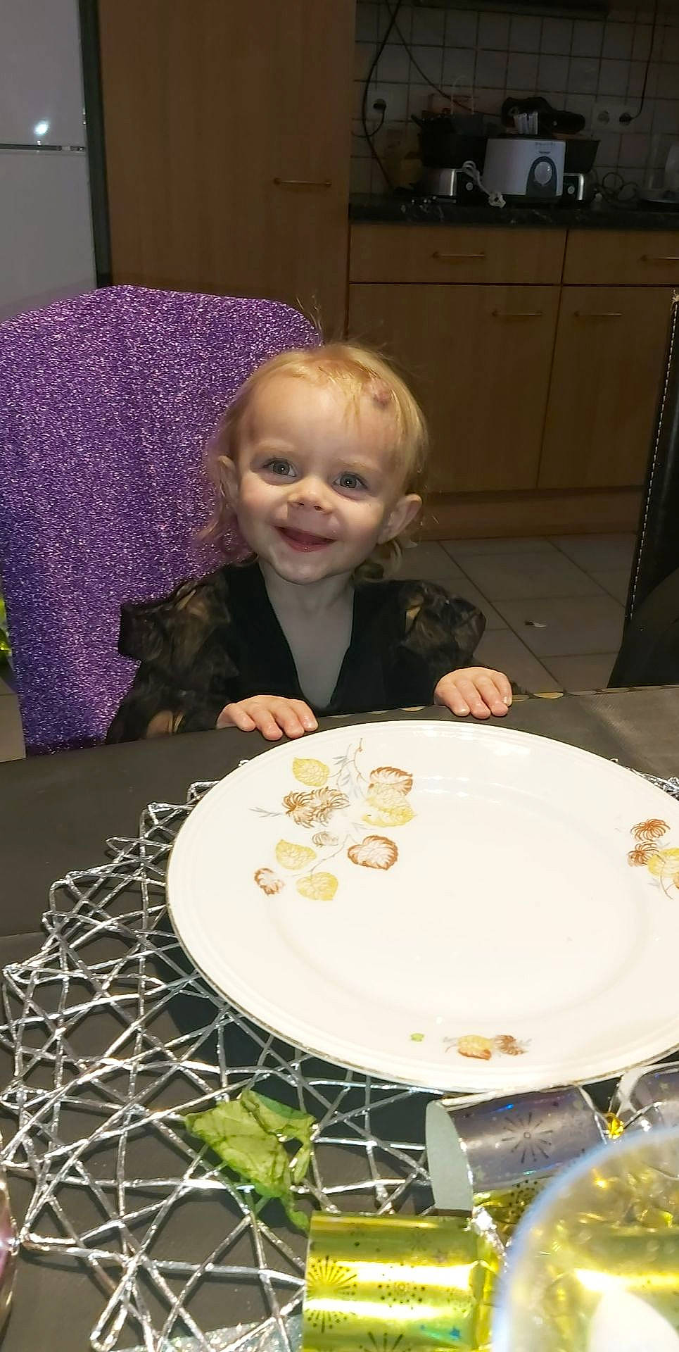 Délyna a rejoint le concours — aidez-le/la à gagner de superbes lots ! cabinetry, chair, child, circle, comfort_food, cooking, dishware, drawer, event, flooring, food, fun, joy, person, plate, platter, porcelain, serveware, smile, table