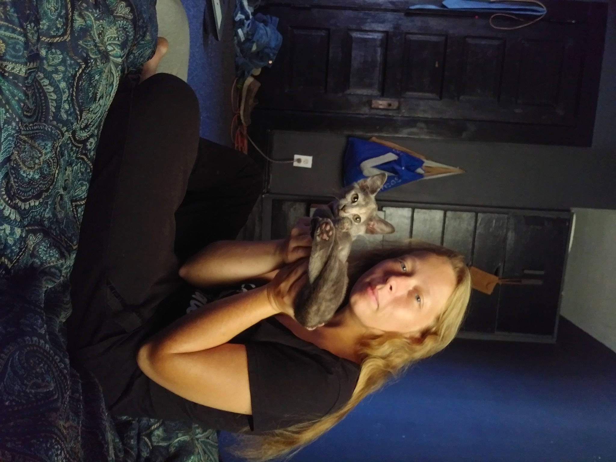 Sugar is registered to the contest to win money with this photo: auto_part, automotive_design, chest, elbow, electric_blue, family_car, flash_photography, fun, gesture, human_leg, knee, luxury_vehicle, machine, room, smile, thigh, trunk, vehicle_door, waist, wrist