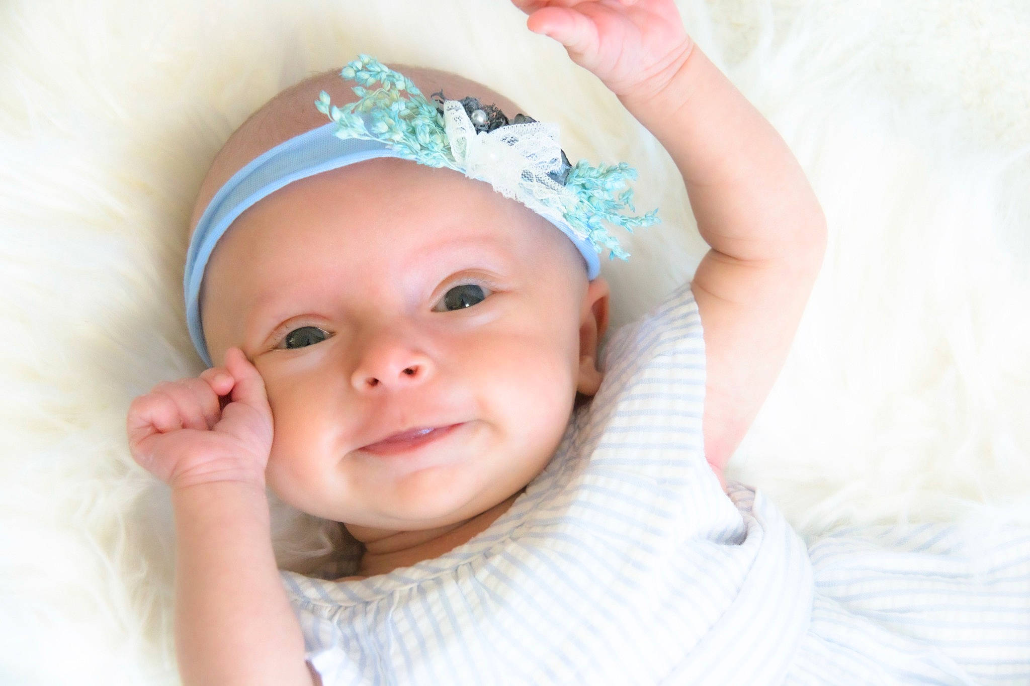 Amy a rejoint le concours — aidez-le/la à gagner de superbes lots ! baby, baby_toddler_clothing, cap, cheek, child, chin, eyebrow, eyelash, facial_expression, finger, gesture, happy, headband, headpiece, headwear, iris, lip, person, skin, smile