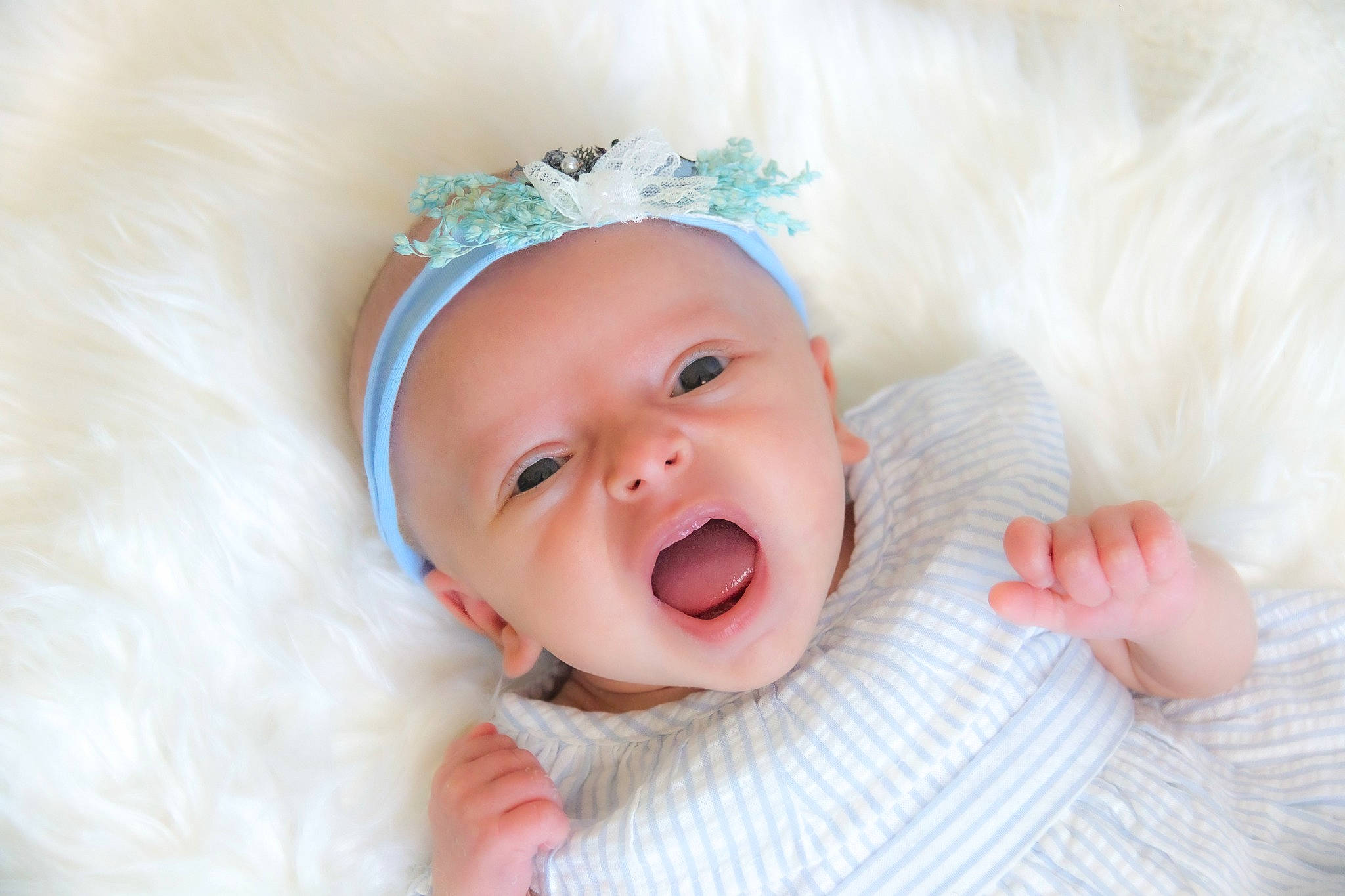 Amy a rejoint le concours — aidez-le/la à gagner de superbes lots ! baby, baby_toddler_clothing, cheek, child, comfort, eye, eyebrow, hair_accessory, happy, headband, headgear, headpiece, headwear, iris, linens, lip, person, pink, product, skin