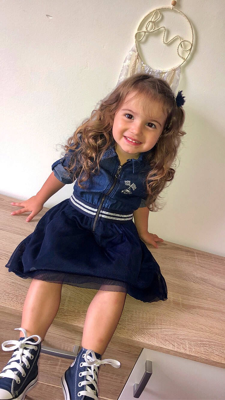 Mélia a rejoint le concours — aidez-le/la à gagner de superbes lots ! blond, brown_hair, day_dress, dress, electric_blue, fashion, fashion_design, flash_photography, formal_wear, fun, hair, happy, human_leg, jewellery, joy, knee, person, sleeve, smile, sportswear