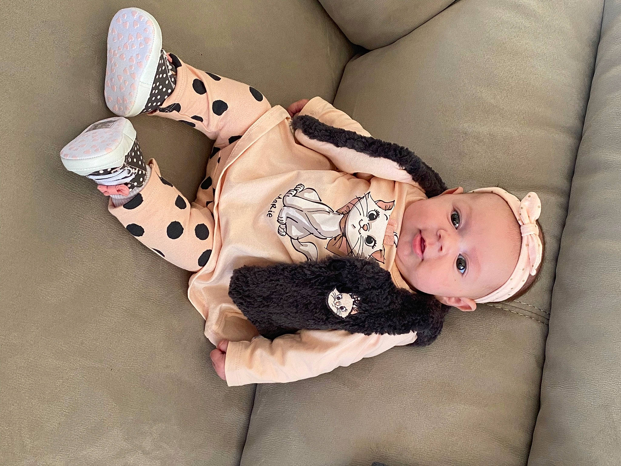 Clara a rejoint le concours — aidez-le/la à gagner de superbes lots ! arm, baby, baby_products, baby_sleeping, baby_toddler_clothing, child, collar, comfort, eye, finger, hand, human_body, pattern, person, product, skin, sleeve, textile, thigh, toddler