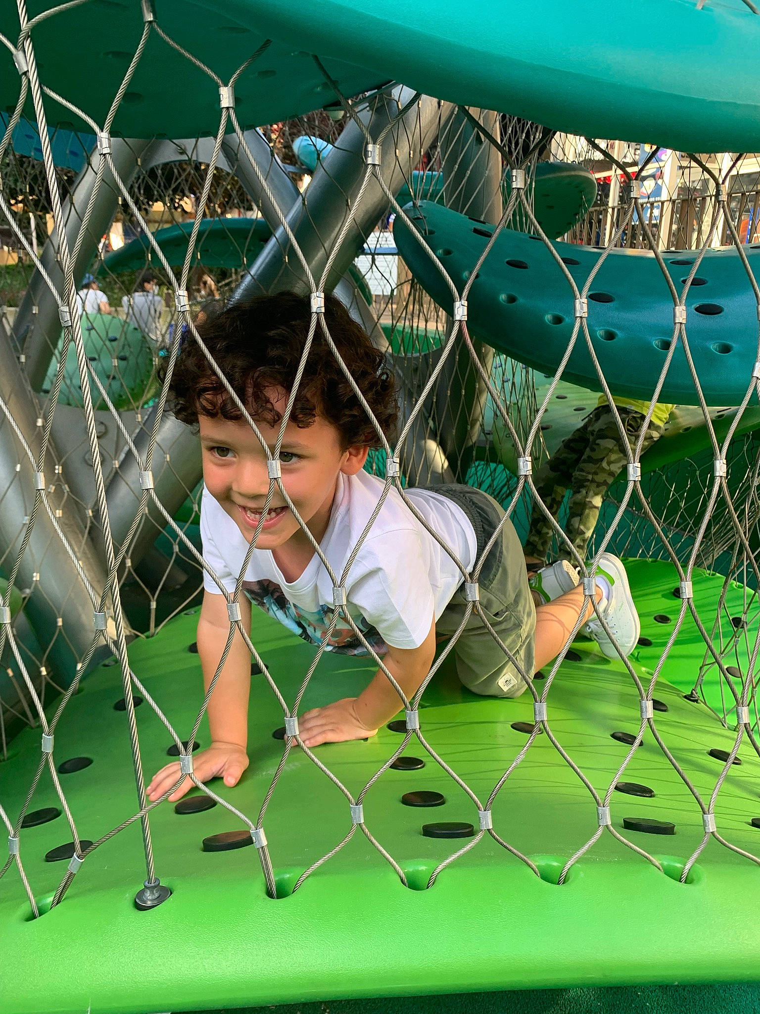 Zyan is registered to the contest to win money with this photo: botany, eye, fence, fun, grass, happy, human_body, leg, leisure, line, mesh, muscle, natural_environment, net, person, plant, product, public_space, recreation, sports_equipment