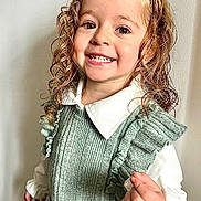 Aliyah a rejoint le concours — aidez-le/la à gagner de superbes lots ! accessories, blonde, bodypart, child, clothing, dimples, dress, face, female, finger, girl, hair, hand, happy, head, person, photography, portrait, sleeve, smile