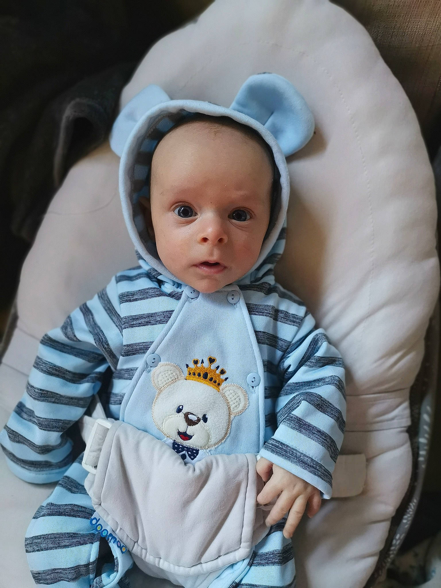 Kay a rejoint le concours — aidez-le/la à gagner de superbes lots ! baby, baby_toddler_clothing, cap, cheek, child, chin, collar, comfort, eye, eyebrow, happy, head, iris, linens, lip, nose, outerwear, person, skin, sleeve