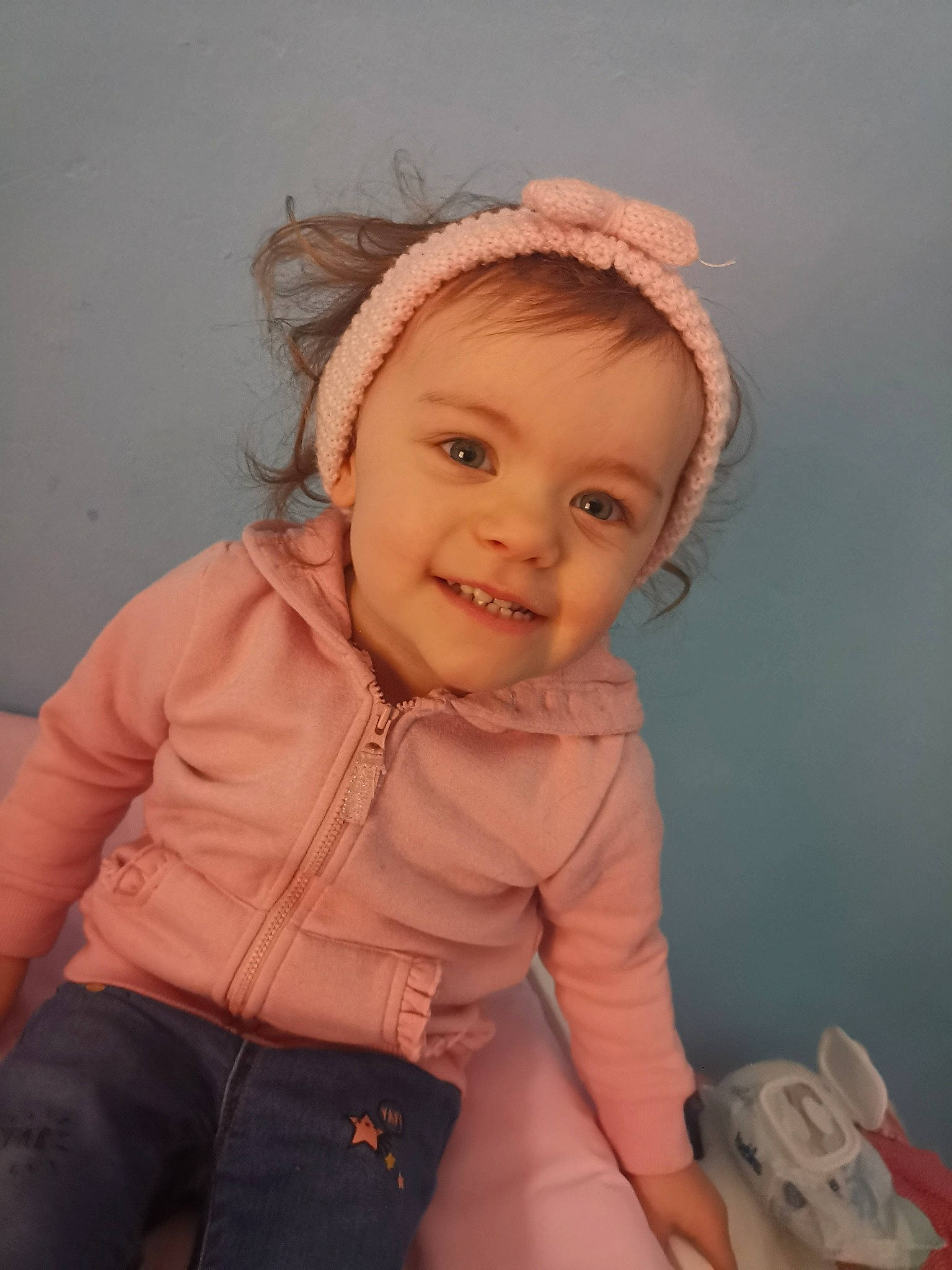 Ivy participe au concours pour gagner de l'argent avec cette photo : baby_toddler_clothing, cheek, ear, eye, eyebrow, face, facial_expression, flash_photography, happy, iris, joy, lip, mouth, neck, nose, person, shoulder, skin, sleeve, smile