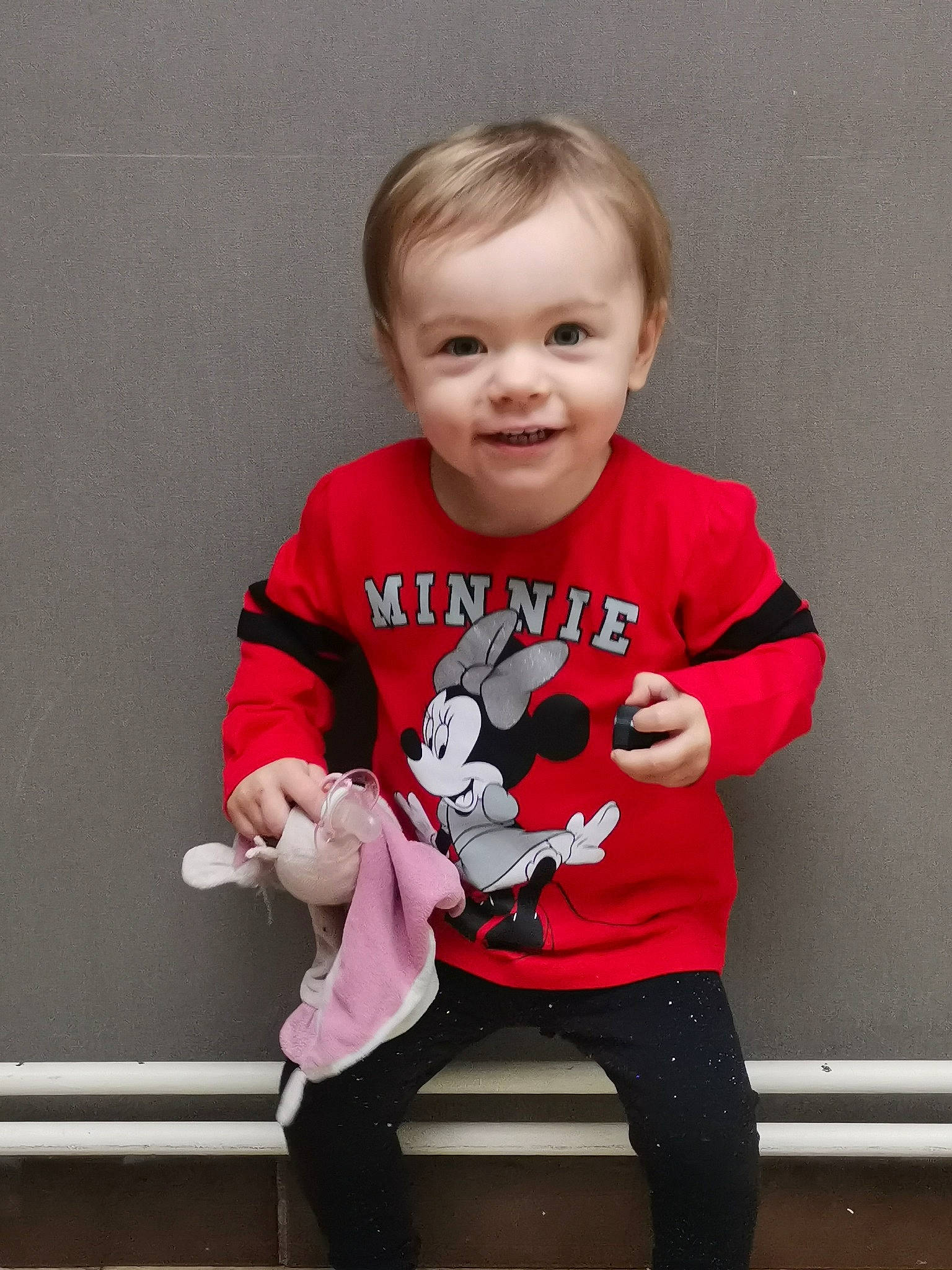 Ivy participe au concours pour gagner de l'argent avec cette photo : arm, baby, baby_toddler_clothing, child, clothing, eye, fun, happy, head, human_body, joy, leg, pattern, person, pink, sitting, sleeve, smile, sportswear, t_shirt