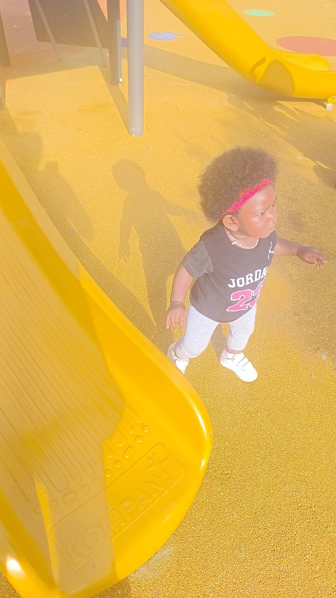 Pearl participe au concours pour gagner de l'argent avec cette photo : asphalt, automotive_tire, city, flooring, fun, games, grass, hat, leisure, outdoor_play_equipment, person, playground, public_space, recreation, road_surface, shorts, t_shirt, tints_and_shades, tire, toddler