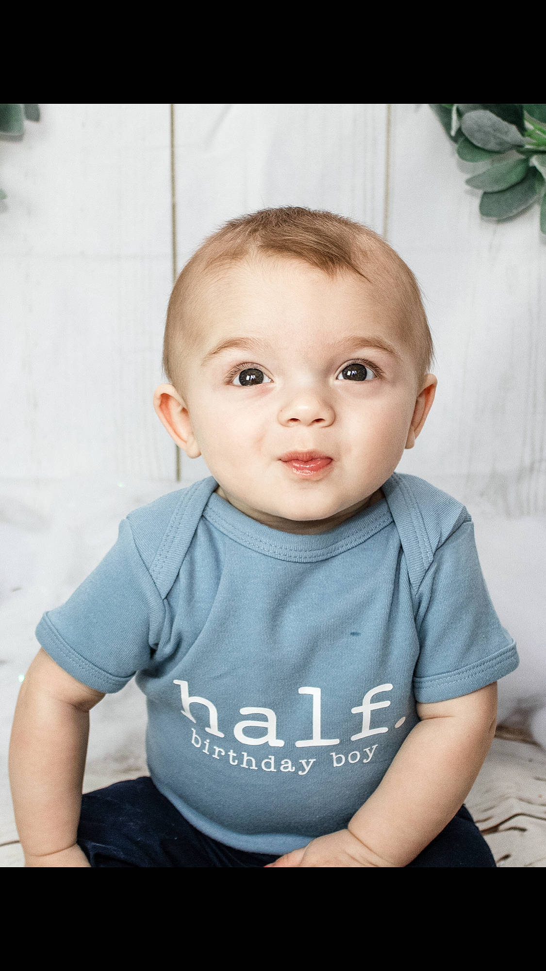 Bo is registered to the contest to win money with this photo: arm, baby, baby_toddler_clothing, blond, cheek, child, elbow, electric_blue, eye, eyebrow, eyelash, flash_photography, happy, iris, lip, person, sitting, skin, sleeve, t_shirt