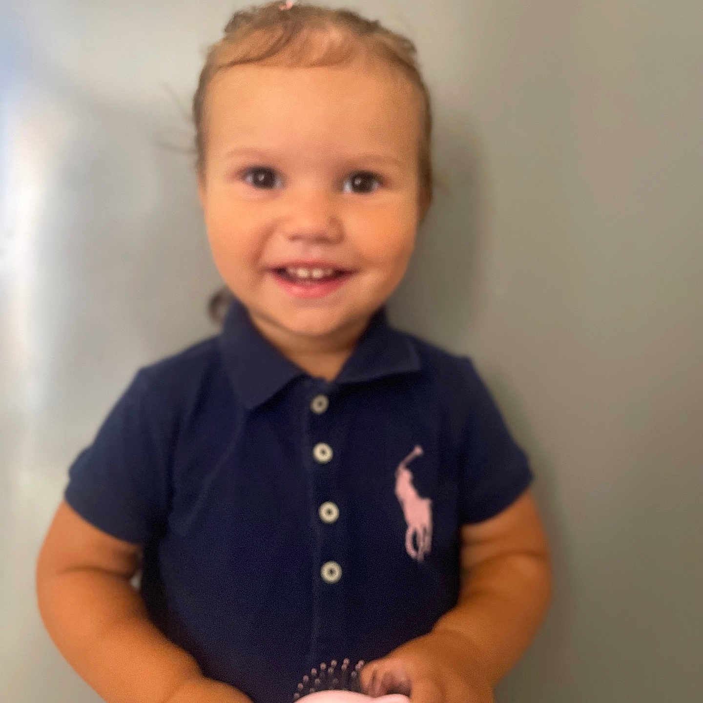 Mayssa a rejoint le concours — aidez-le/la à gagner de superbes lots ! accessories, baby, bodypart, bracelet, clothing, face, finger, hand, happy, head, indoors, jewelry, necklace, person, photography, portrait, shirt, sleeve, smile, t_shirt