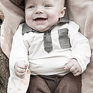 Jethro is registered to the contest to win money with this photo: