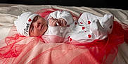 Noah a rejoint le concours — aidez-le/la à gagner de superbes lots ! baby, newborn, sleeping, infant, white_clothing, red_hearts, hat, soft_blanket, red_netting, peaceful, cute, portrait, cozy, sleep, hand, footed_pajamas, lying_down, closeup, child, resting
