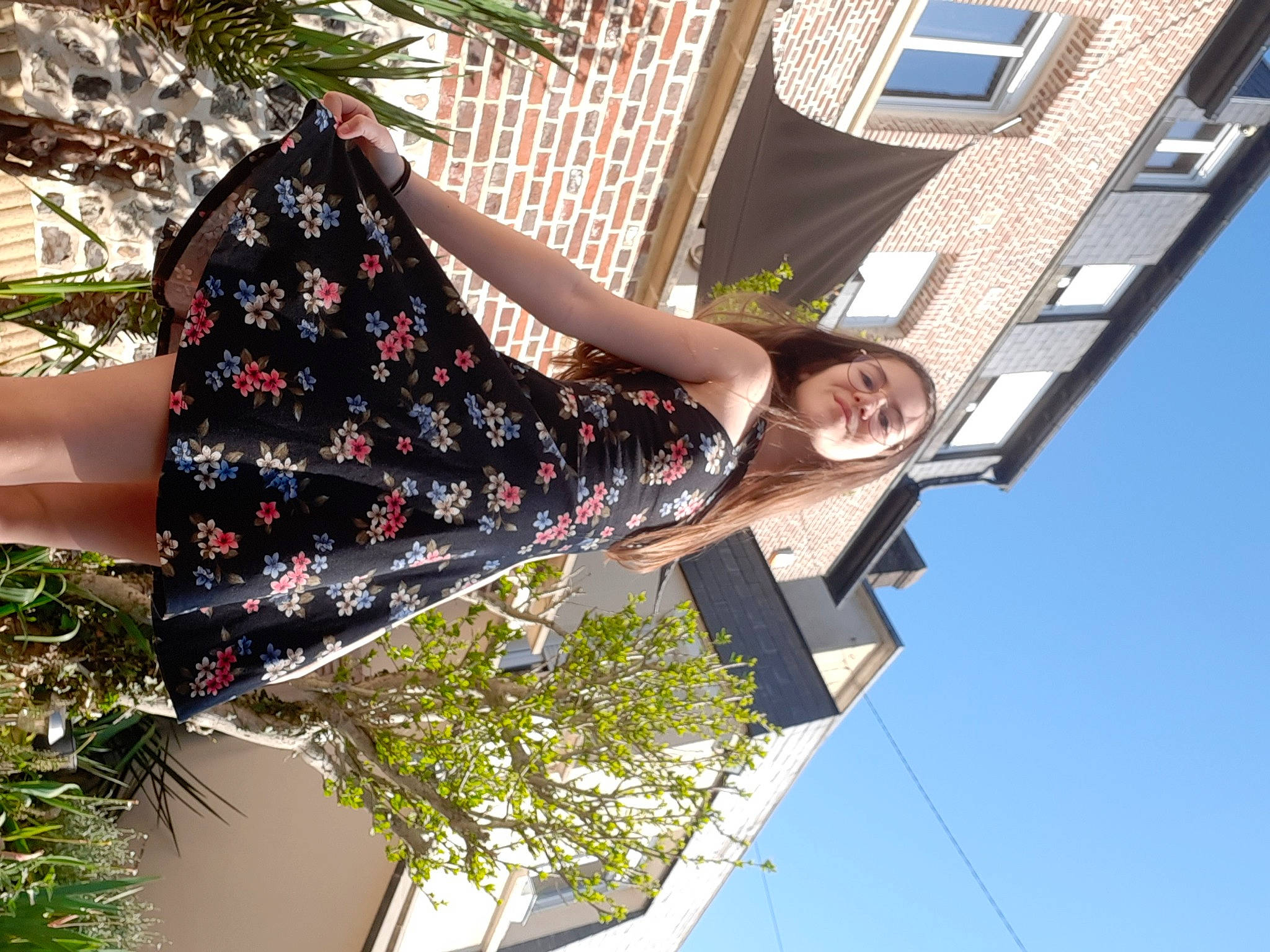 Zoé a rejoint le concours — aidez-le/la à gagner de superbes lots ! joy, person, plant, tree, vacation