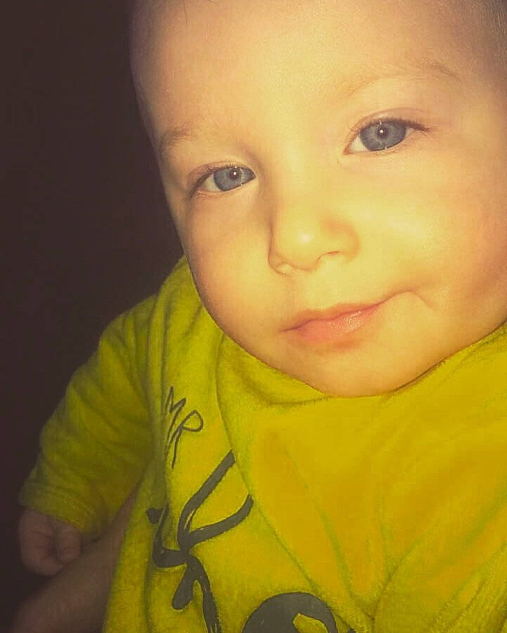 Emilio&amp;milano a rejoint le concours — aidez-le/la à gagner de superbes lots ! black_hair, cheek, child, chin, close_up, emotion, eye, eyebrow, face, forehead, head, infant, lip, mouth, nose, person, skin, smile, toddler, yellow