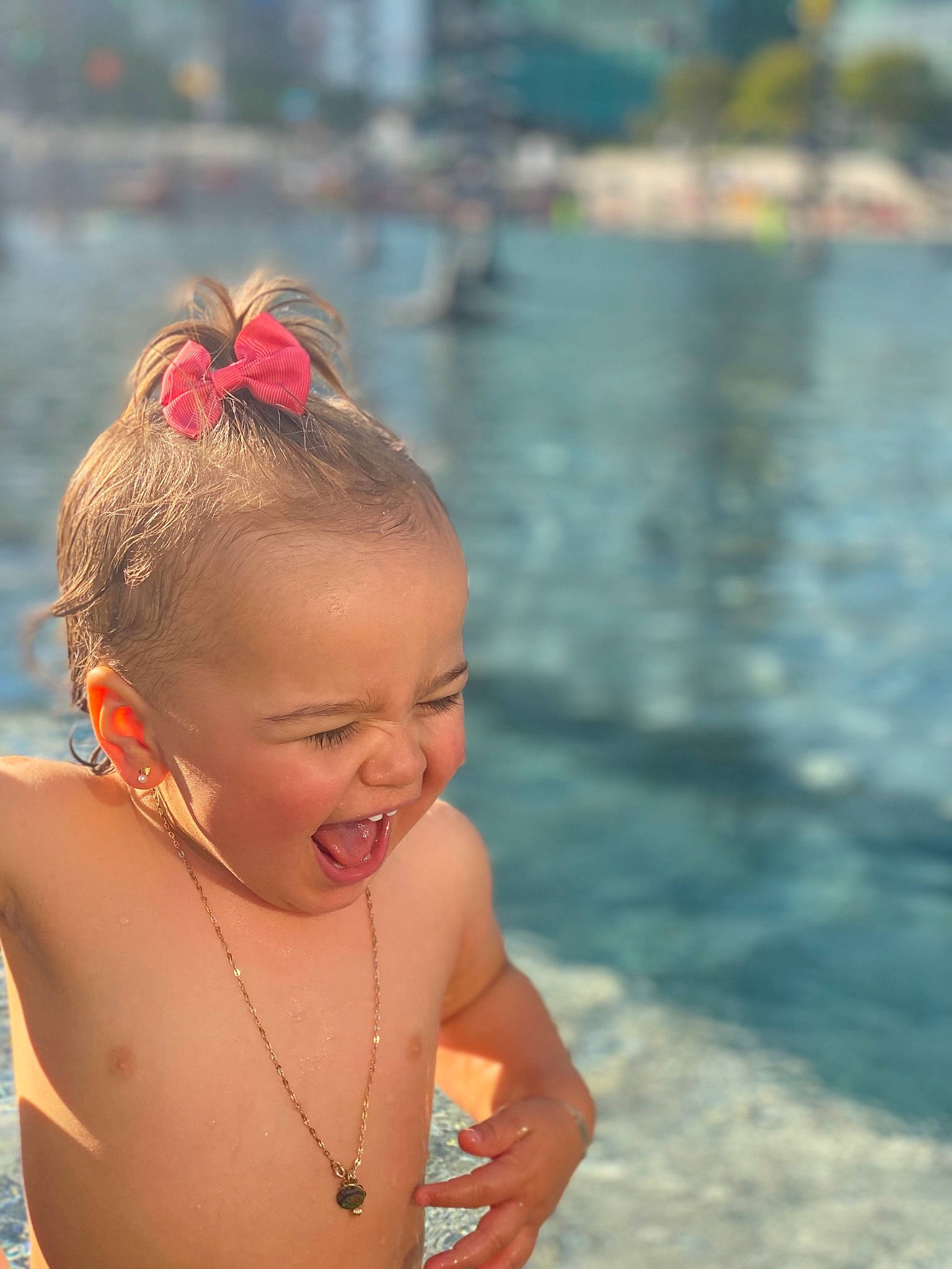Klara participe au concours pour gagner de l'argent avec cette photo : child, ear, fun, hair, hairstyle, leisure, neck, person, skin, smile, summer, vacation