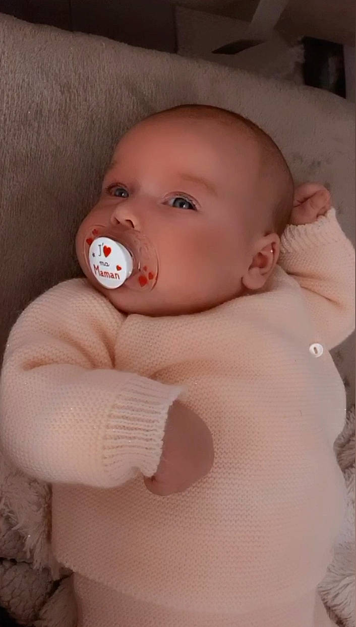 Emma participe au concours pour gagner de l'argent avec cette photo : baby, baby_products, cheek, child, lip, mouth, nose, person, product, skin, toddler