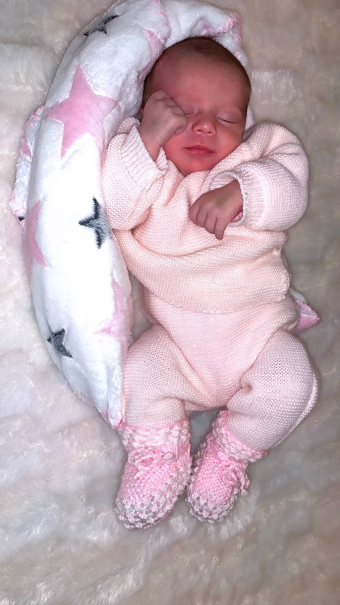 Klara a rejoint le concours — aidez-le/la à gagner de superbes lots ! baby, baby_products, baby_sleeping, baby_toddler_clothing, child, person, pink, product, skin, toddler, white