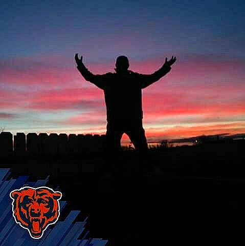 Amadah is registered to the contest to win money with this photo: afterglow, art, backlighting, cloud, dusk, flash_photography, fun, gesture, grassland, happy, heat, horizon, landscape, meteorological_phenomenon, people_in_nature, person, sky, sun, sunrise, sunset