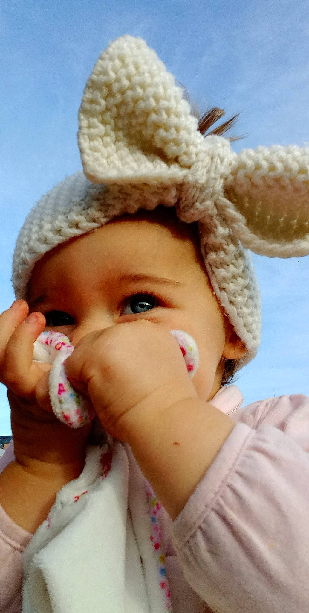 Linaya participe au concours pour gagner de l'argent avec cette photo : baby, baby_toddler_clothing, cap, cheek, ear, eye, eyebrow, eyelash, face, gesture, happy, head, headgear, iris, lip, nose, person, pink, skin, toddler