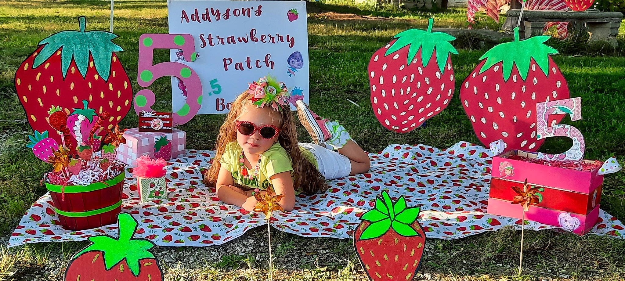 Addyson is registered to the contest to win money with this photo: adaptation, botany, event, eyewear, goggles, grass, green, happy, holiday, lawn, leisure, nature, person, pinwheel, plant, public_space, recreation, summer, sunglasses, terrestrial_plant