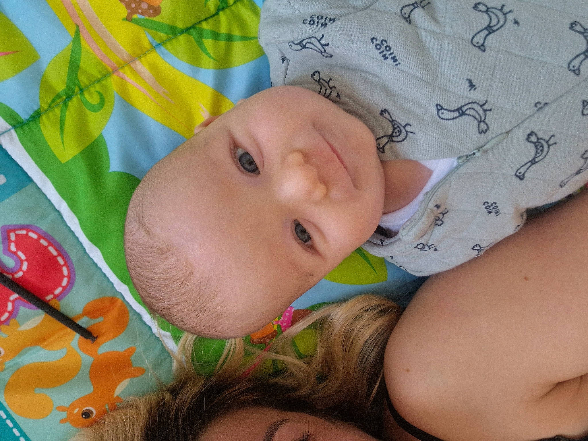 Robin participe au concours pour gagner de l'argent avec cette photo : baby, baby_products, baby_toddler_clothing, beauty, cheek, child, comfort, grass, happy, iris, linens, lip, nap_mat, nose, organ, pattern, person, skin, smile, toddler