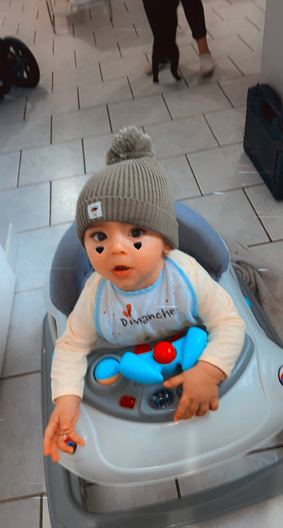 Kayden participe au concours pour gagner de l'argent avec cette photo : baby, baby_carriage, baby_products, baby_toddler_clothing, cap, car_seat, child, comfort, face, fashion_accessory, flooring, fun, headwear, leisure, person, personal_protective_equipment, play, recreation, riding_toy, sitting