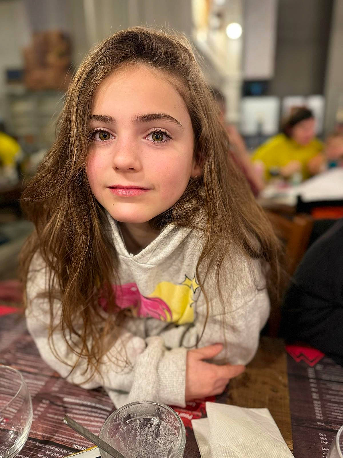 Lya a rejoint le concours — aidez-le/la à gagner de superbes lots ! beauty, chair, child, comfort_food, event, fun, hairstyle, happy, human, joy, person, plate, portrait_photography, recreation, sitting, tableware, toddler, vegetable, wine_glass