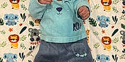 Kemal a rejoint le concours — aidez-le/la à gagner de superbes lots ! baby, infant, smile, blue_clothing, animal_print, blanket, giraffe, lion, elephant, koala, happy, cute, child, playful, lying_down, pattern, soft_fabric, indoors, young_child, portrait