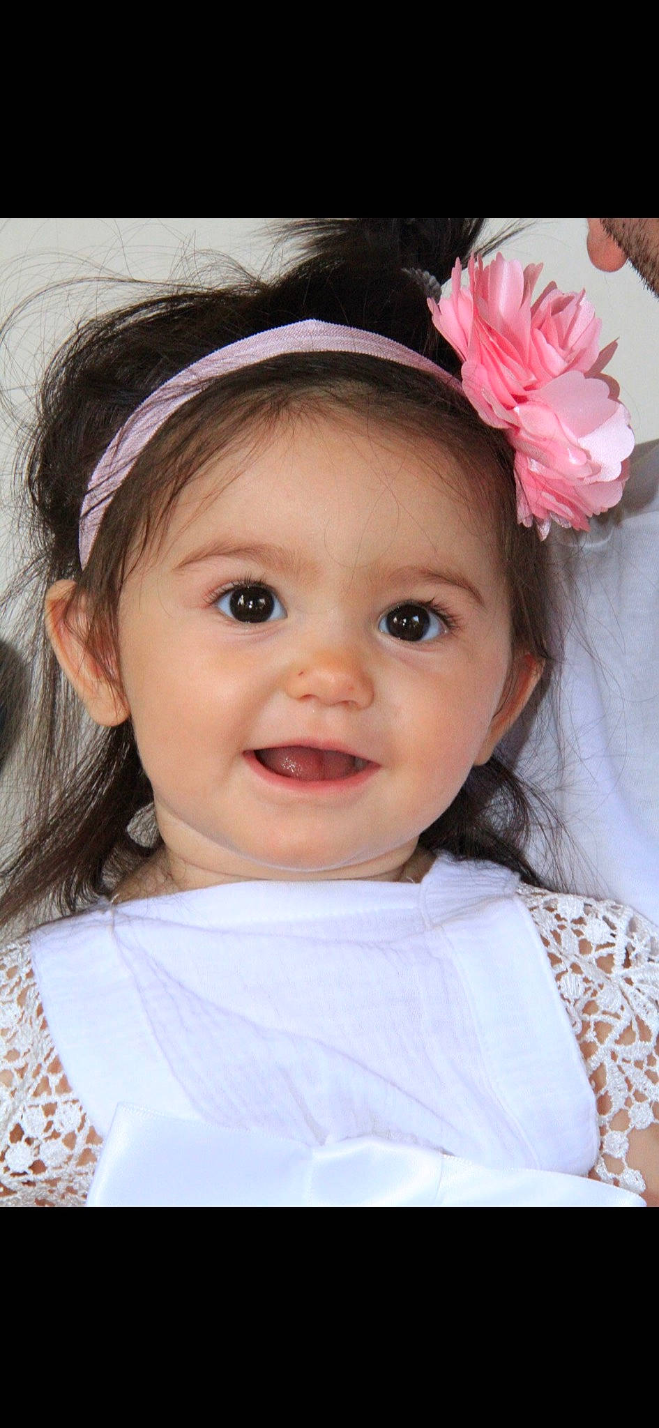 Giulia a rejoint le concours — aidez-le/la à gagner de superbes lots ! cheek, chin, dress, eye, eyebrow, eyelash, flash_photography, flower, hairstyle, happy, headpiece, iris, lip, person, petal, pink, skin, sleeve, smile, toddler