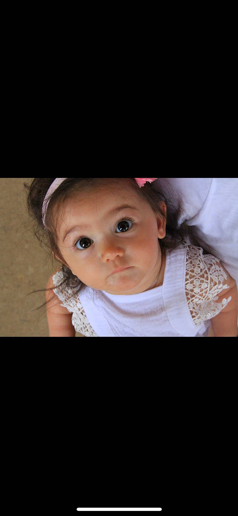 Giulia a rejoint le concours — aidez-le/la à gagner de superbes lots ! baby, baby_toddler_clothing, child, dress, eye, eyelash, fashion_accessory, flash_photography, happy, iris, lip, nose, person, portrait_photography, selfie, sitting, skin, sleeve, smile, t_shirt